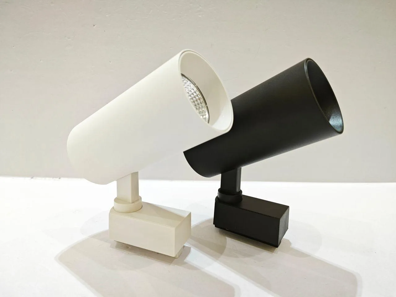 White and black adjustable surface-mounted spotlights